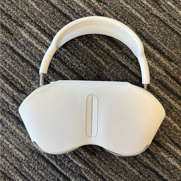 Apple AirPods Max in Elegant White with Case - Picture 6 of 9